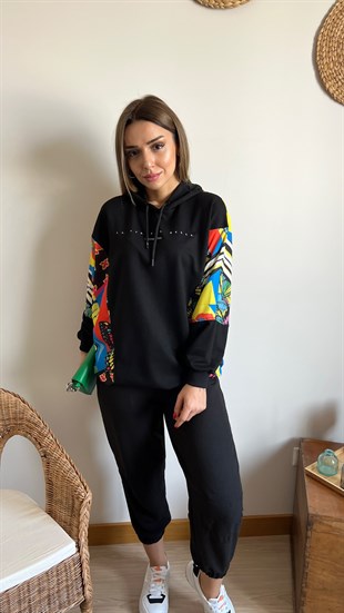 Renkli Baskı Detaylı Siyah Tasarım Sweatshirt